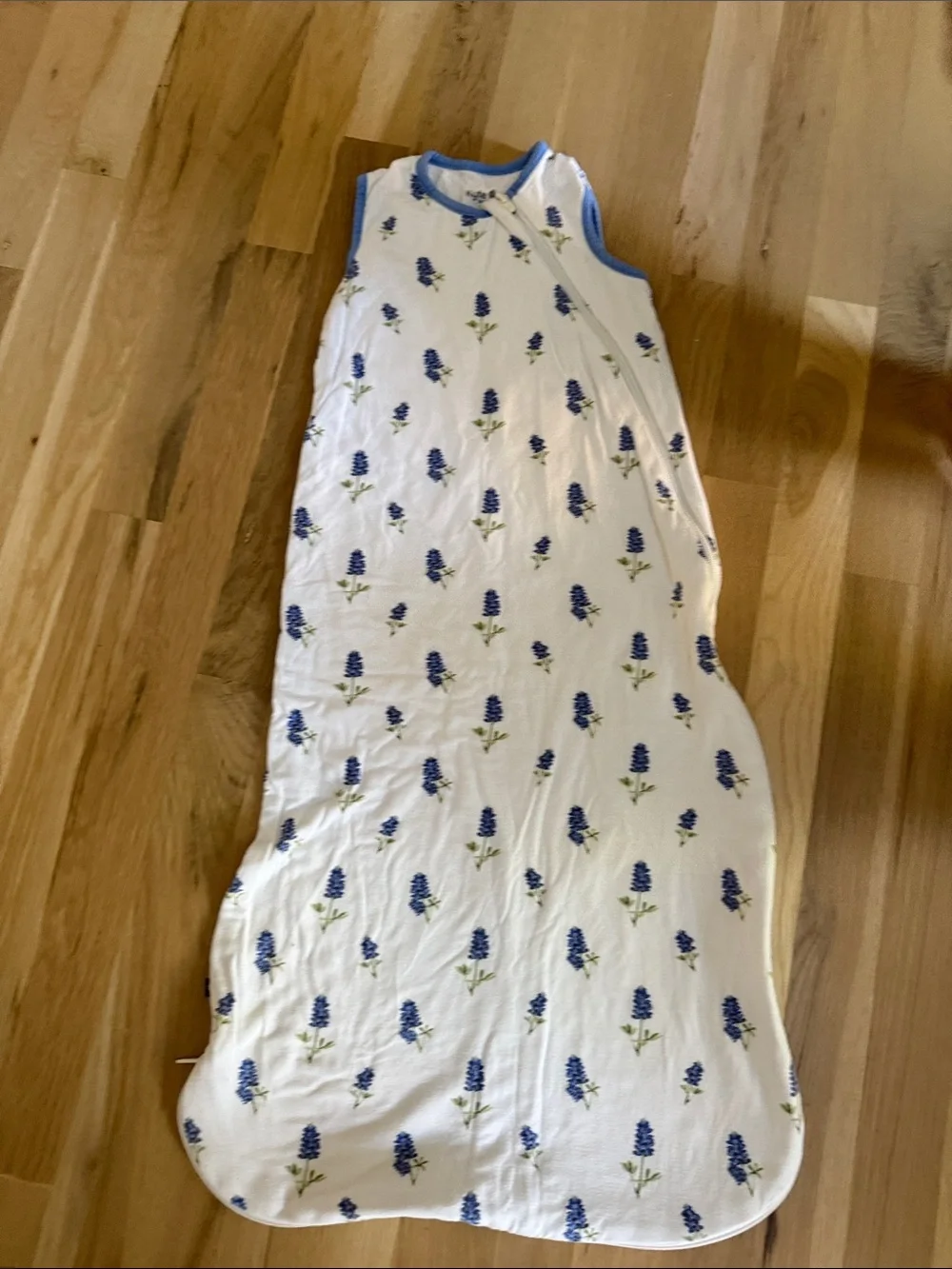 Kyte BABY White Sleep Sack with Blue Floral Print Medium -.5 tog